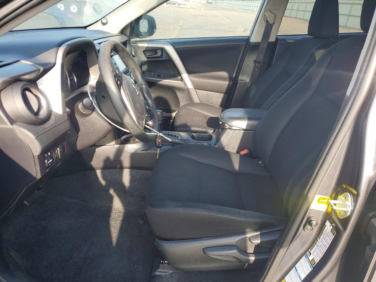 2016 TOYOTA RAV4 LE photo 7