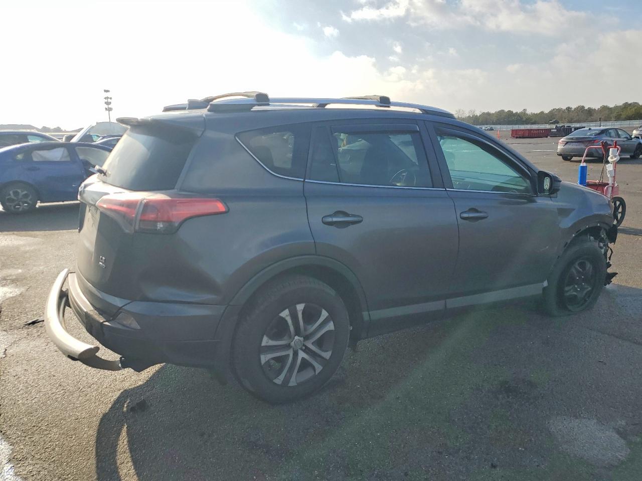 2016 TOYOTA RAV4 LE photo 3