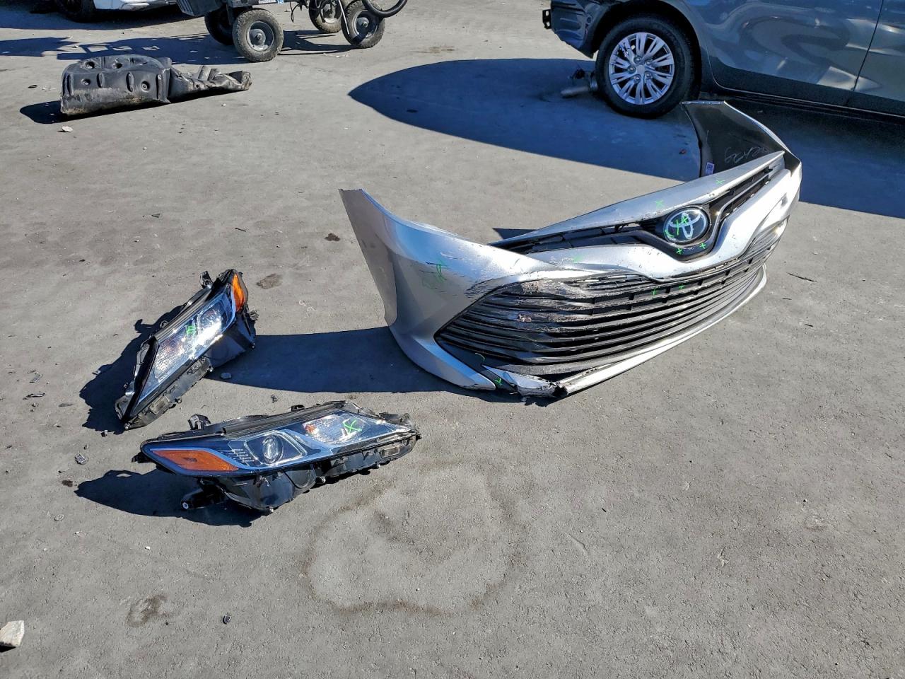 2018 TOYOTA CAMRY L photo 12