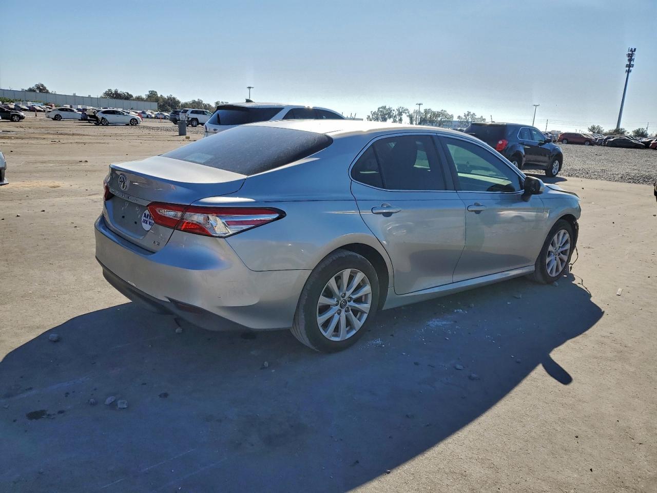 2018 TOYOTA CAMRY L photo 3