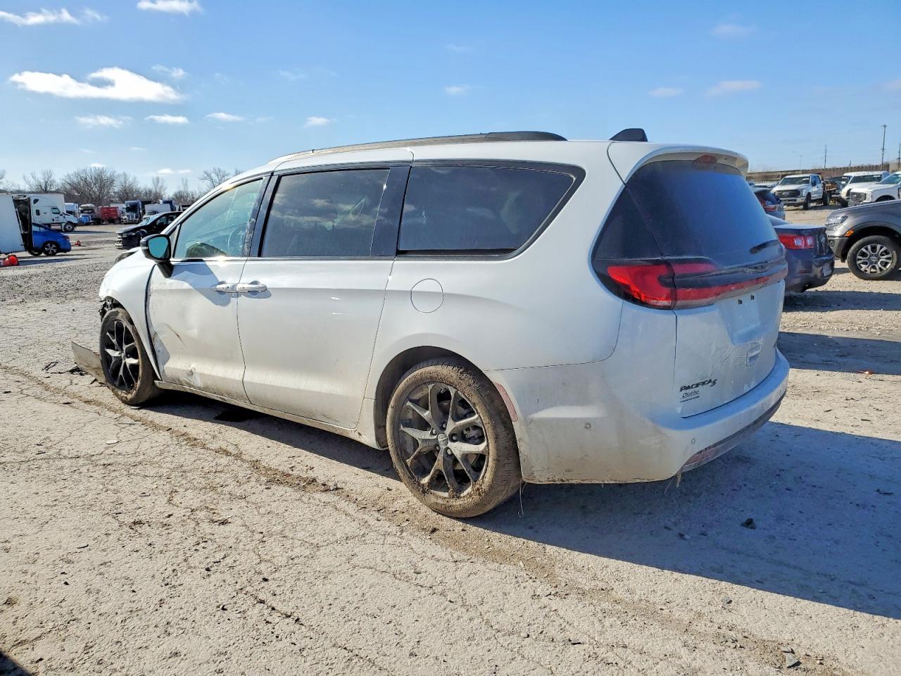 2024 CHRYSLER PACIFICA LIMITED photo 2