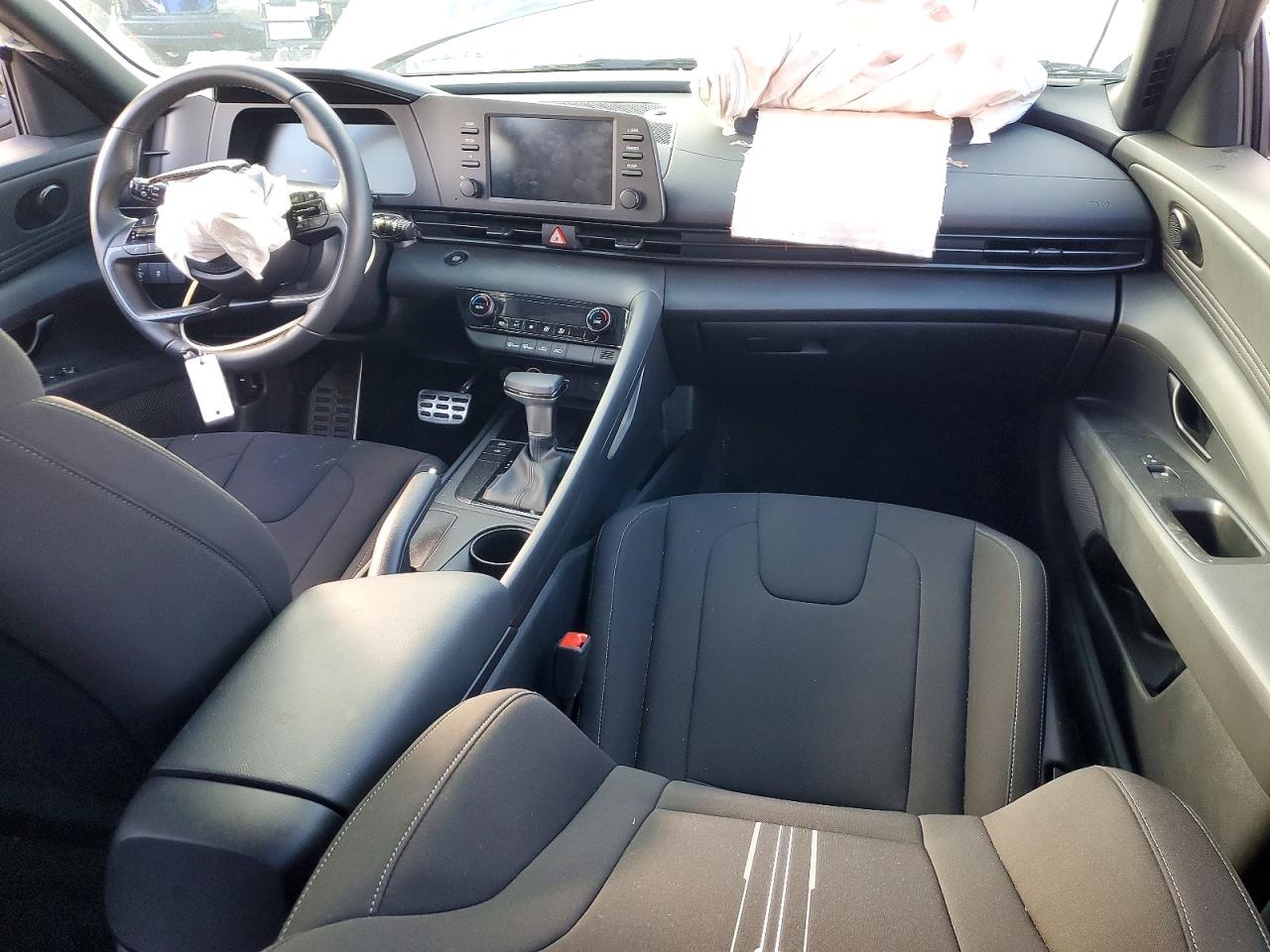 2025 HYUNDAI ELANTRA SEL SPORT photo 8