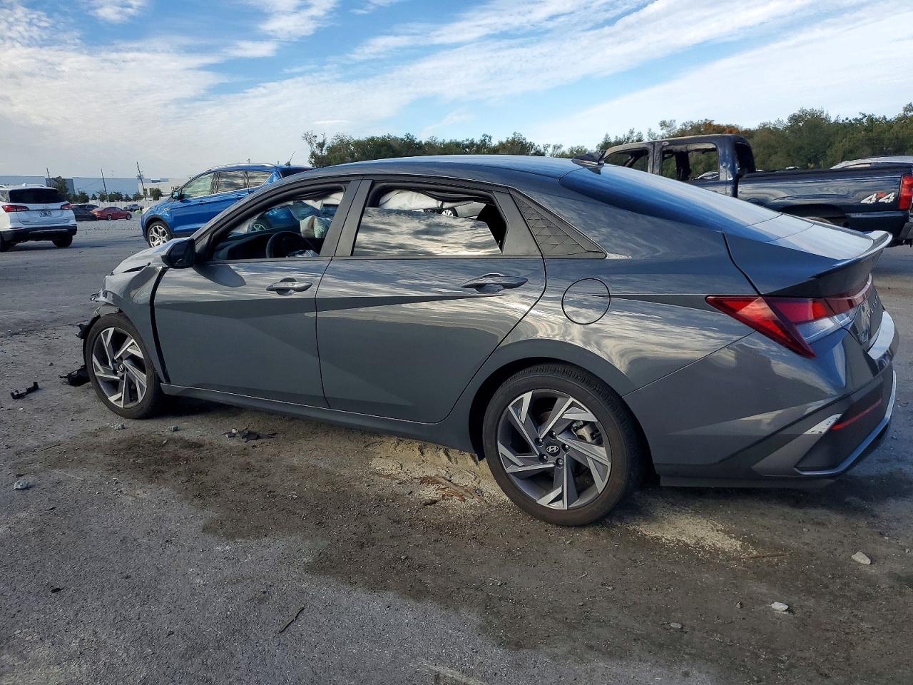 2025 HYUNDAI ELANTRA SEL SPORT photo 2