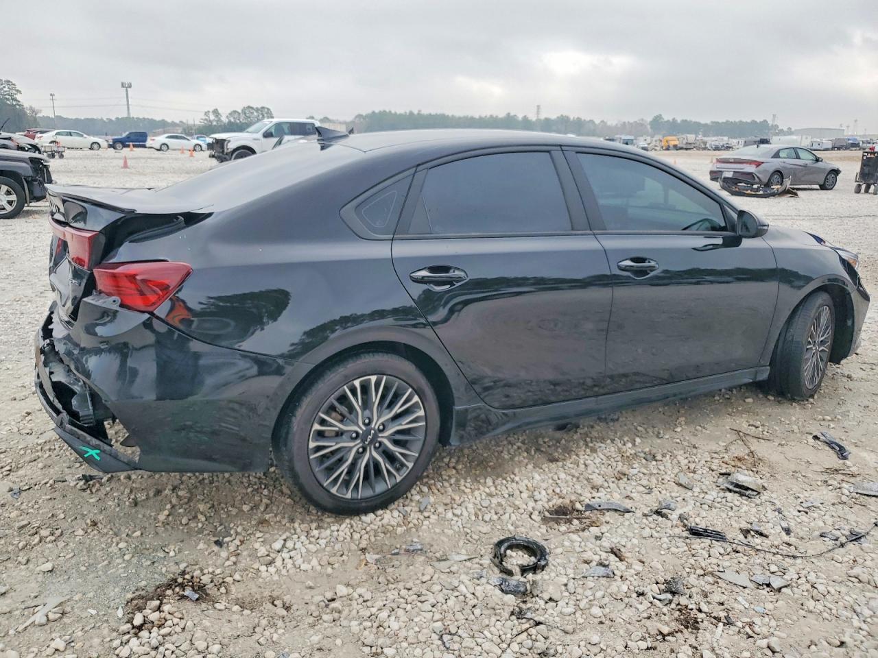 2023 KIA FORTE GT-LINE photo 3