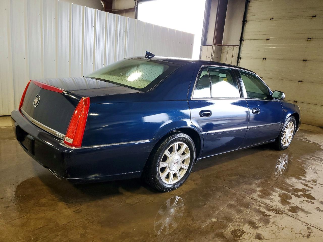 2009 CADILLAC DTS photo 3