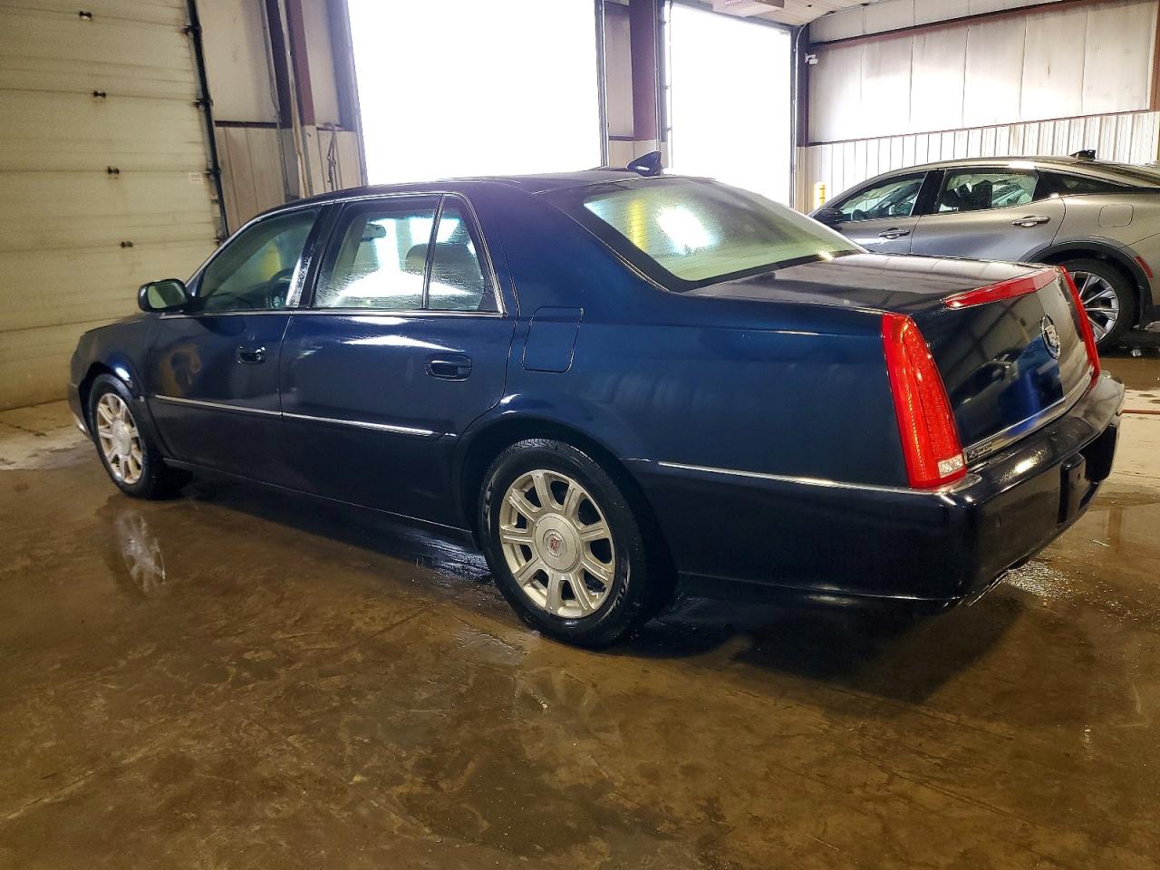 2009 CADILLAC DTS photo 2