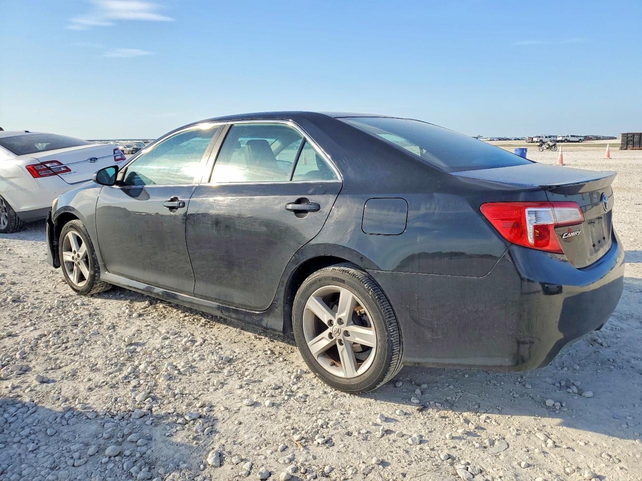 2012 TOYOTA CAMRY photo 2