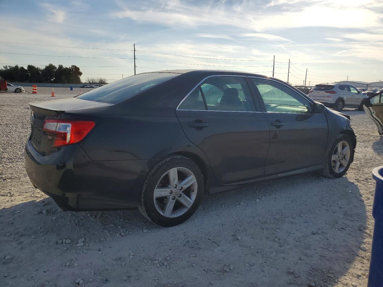 2012 TOYOTA CAMRY photo 3