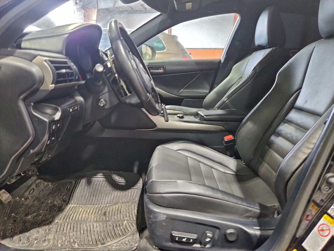 2018 LEXUS IS 300 photo 7