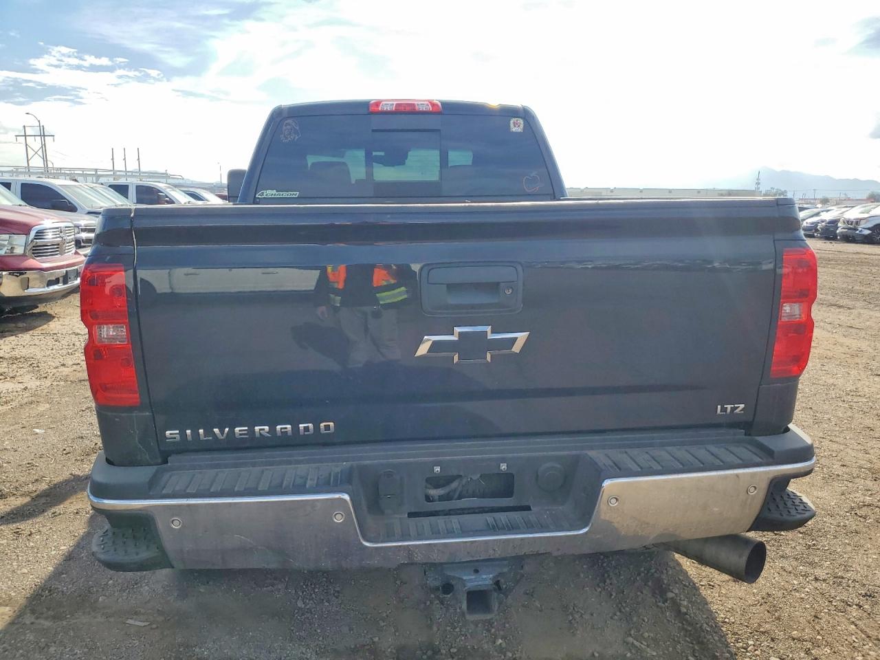 2015 CHEVROLET SILVERADO K2500 HEAVY DUTY LTZ photo 6