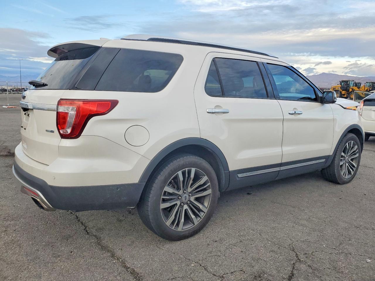 2017 FORD EXPLORER PLATINUM photo 3