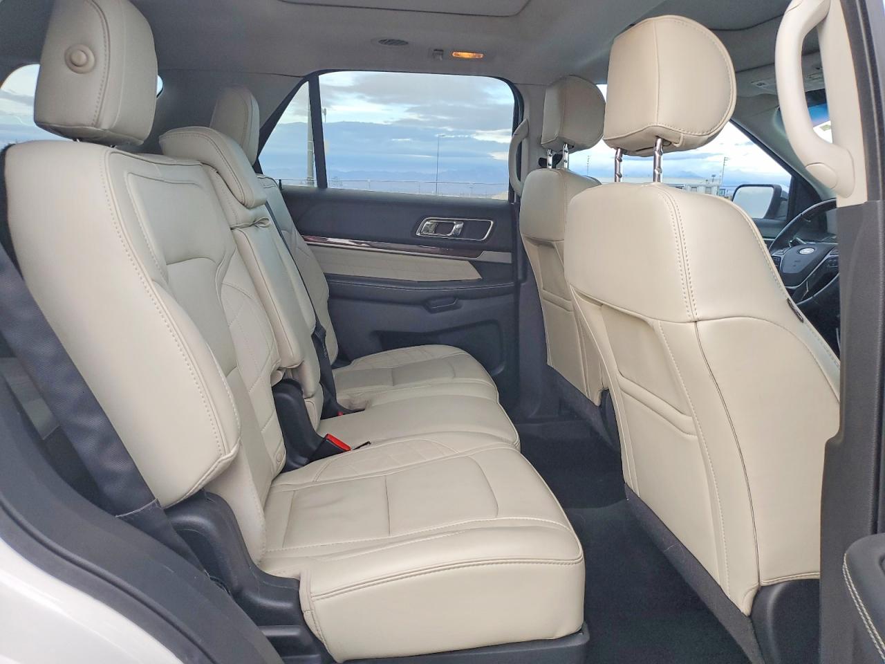 2017 FORD EXPLORER PLATINUM photo 11