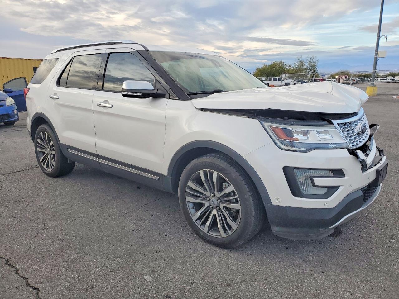 2017 FORD EXPLORER PLATINUM photo 4