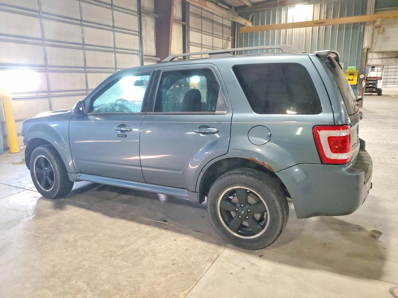 2011 FORD ESCAPE XLT photo 2