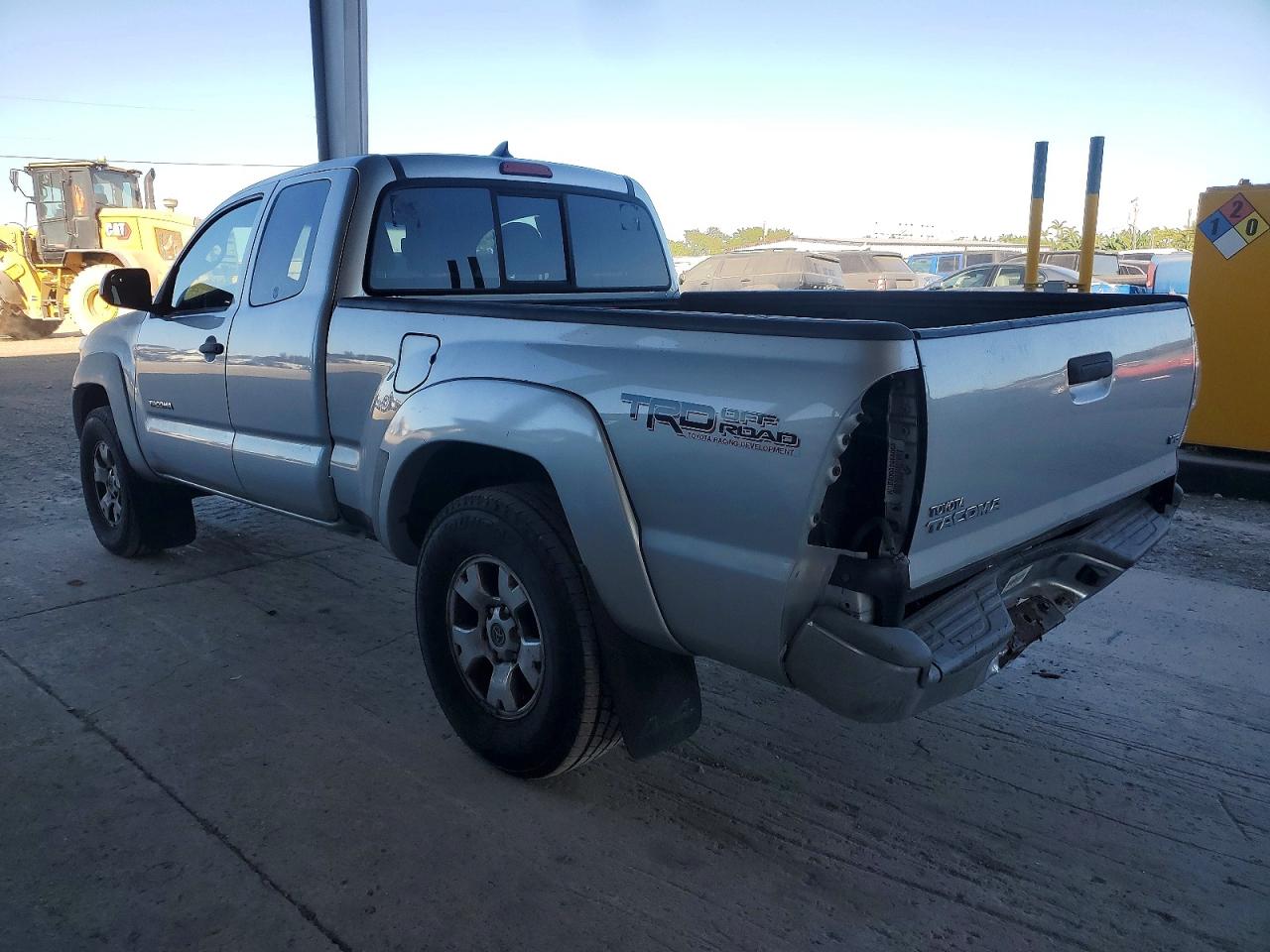 2012 TOYOTA TACOMA photo 2