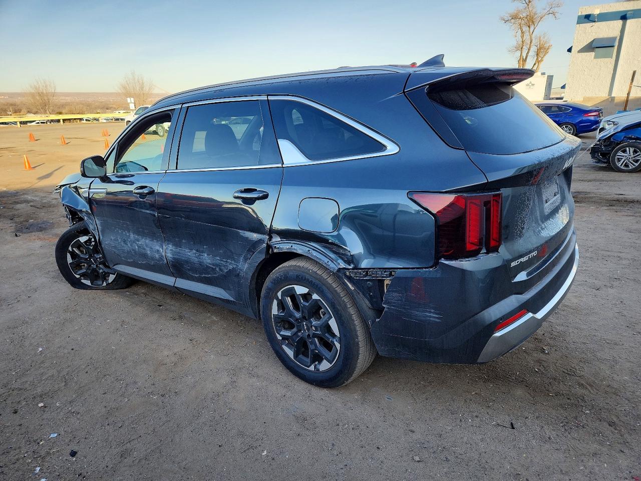 2024 KIA SORENTO S photo 3