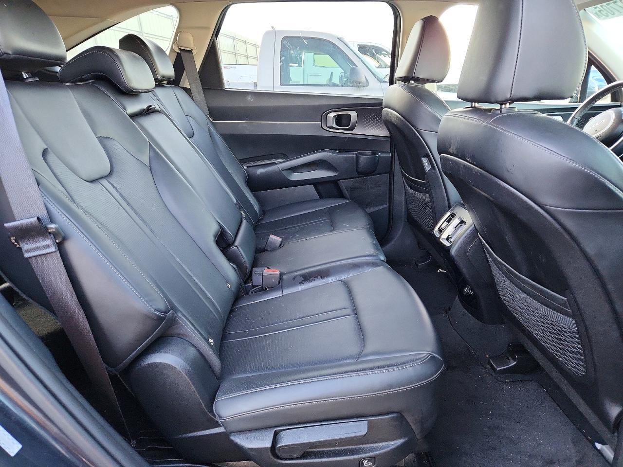 2024 KIA SORENTO S photo 21