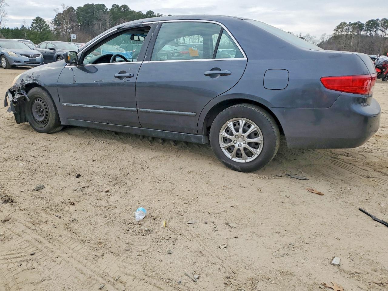 2005 HONDA ACCORD LX photo 2
