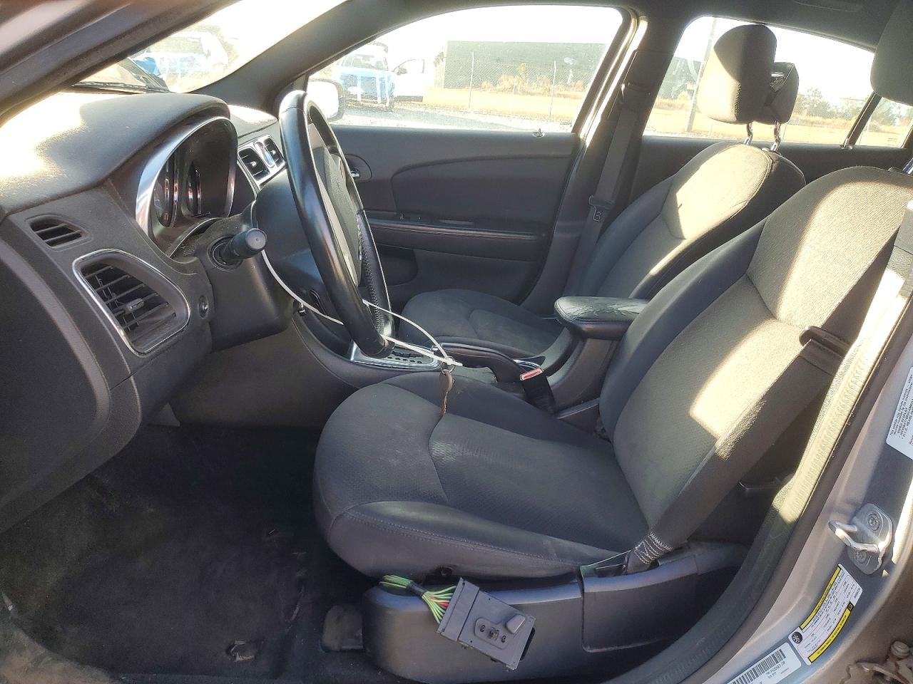2013 CHRYSLER 200 TOURING photo 7