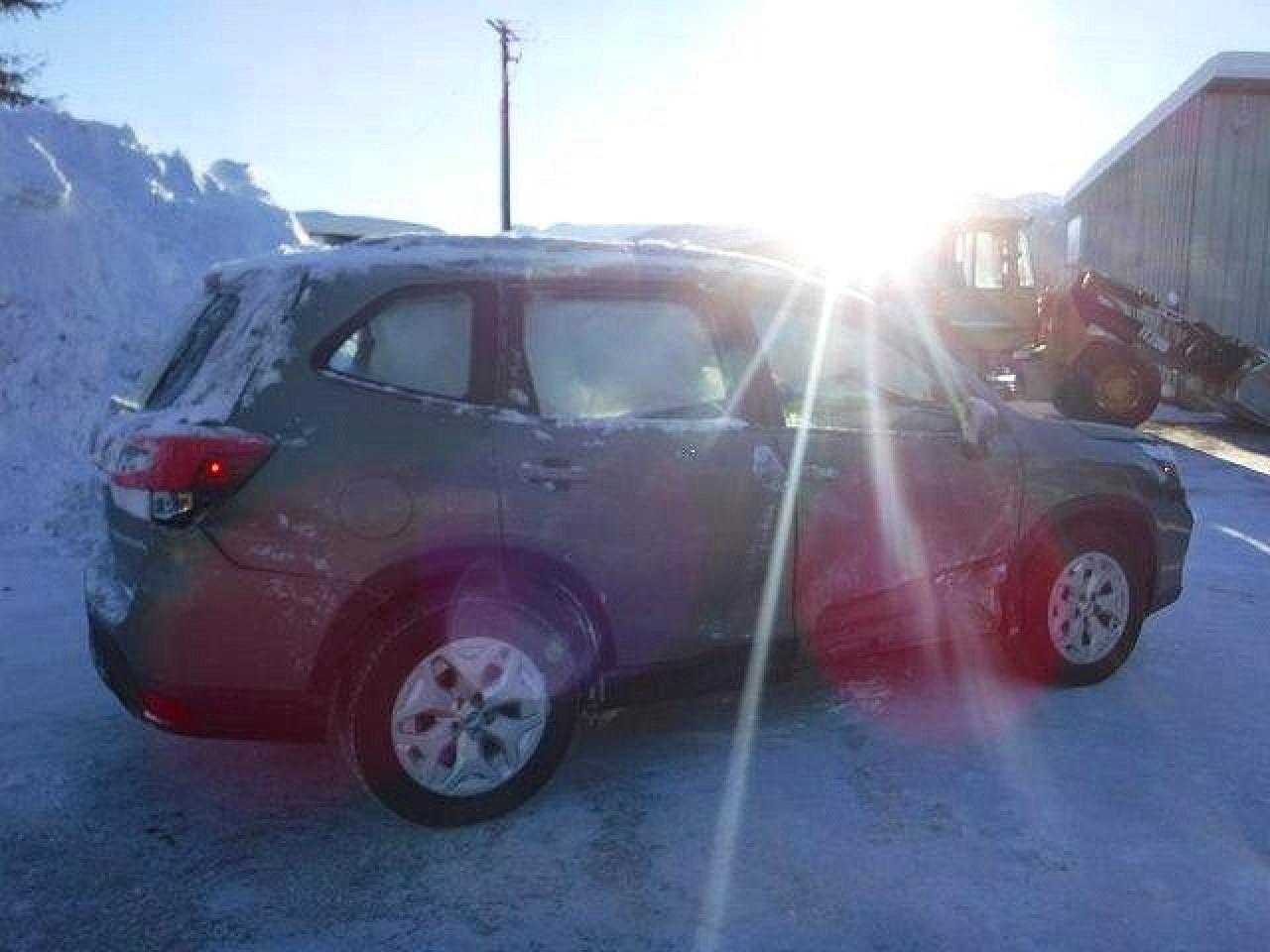 2021 SUBARU FORESTER photo 4