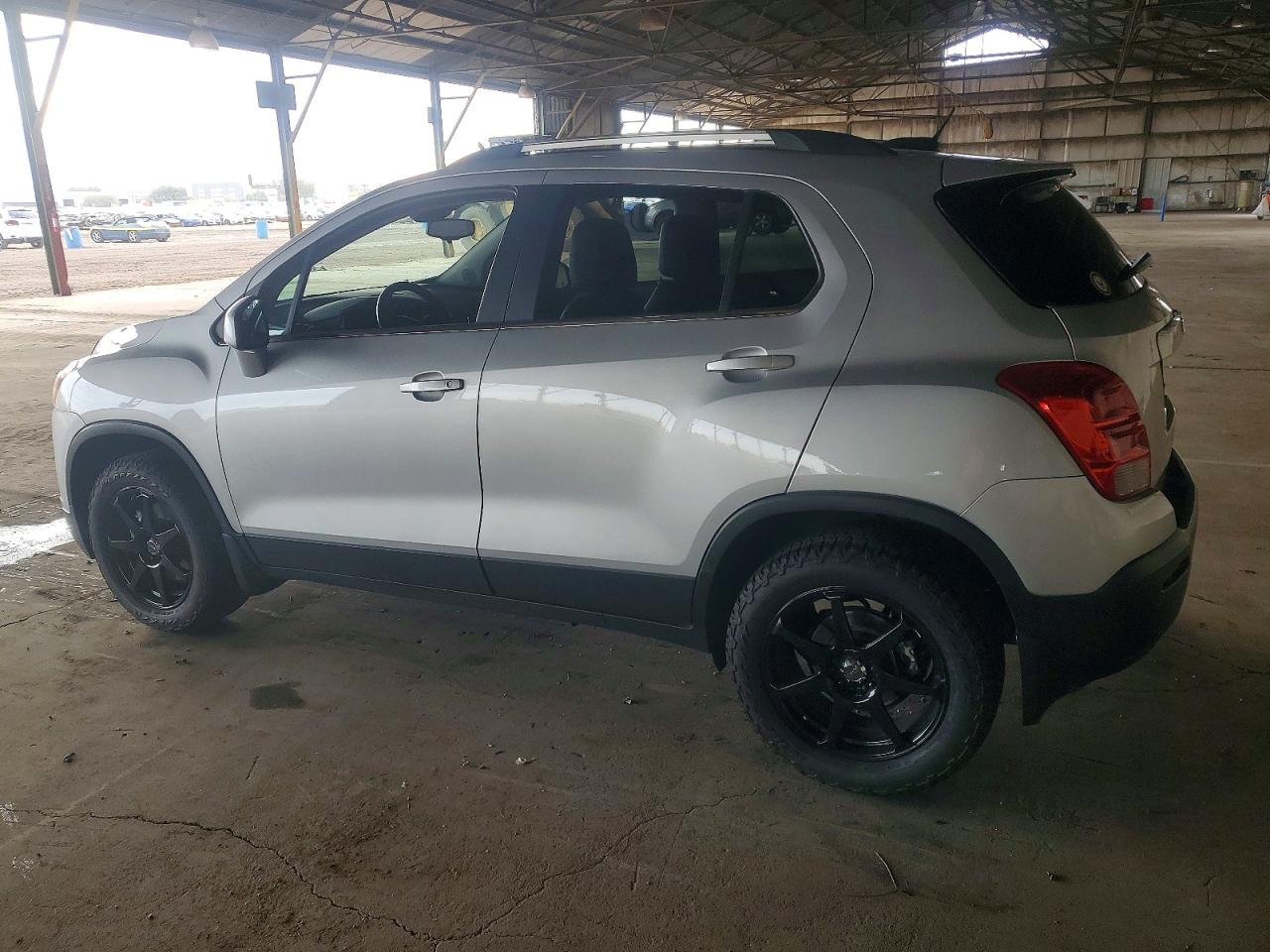 2015 CHEVROLET TRAX 1LT photo 2