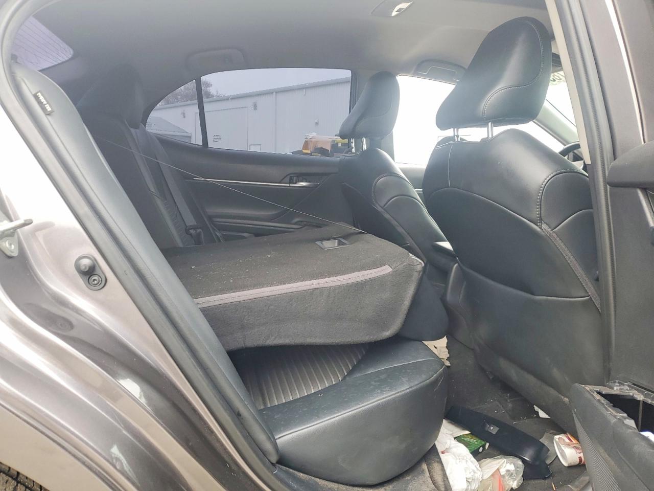 2020 TOYOTA CAMRY SE photo 10