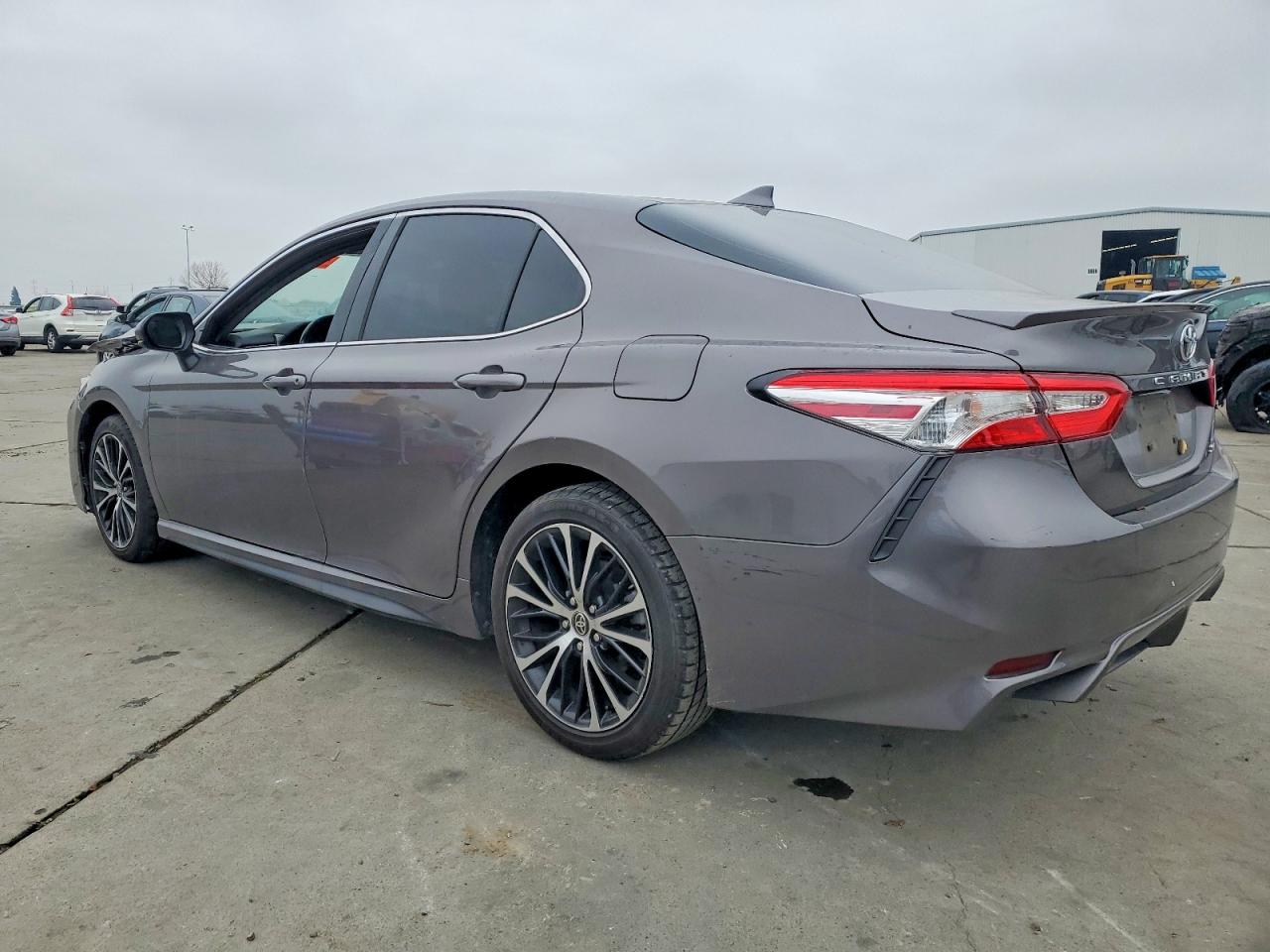 2020 TOYOTA CAMRY SE photo 2