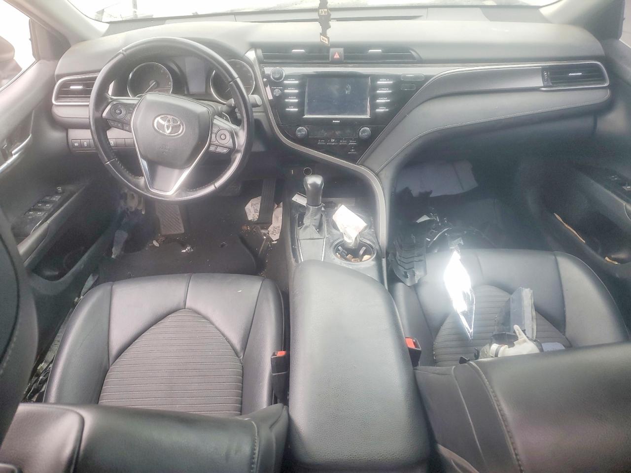 2020 TOYOTA CAMRY SE photo 8