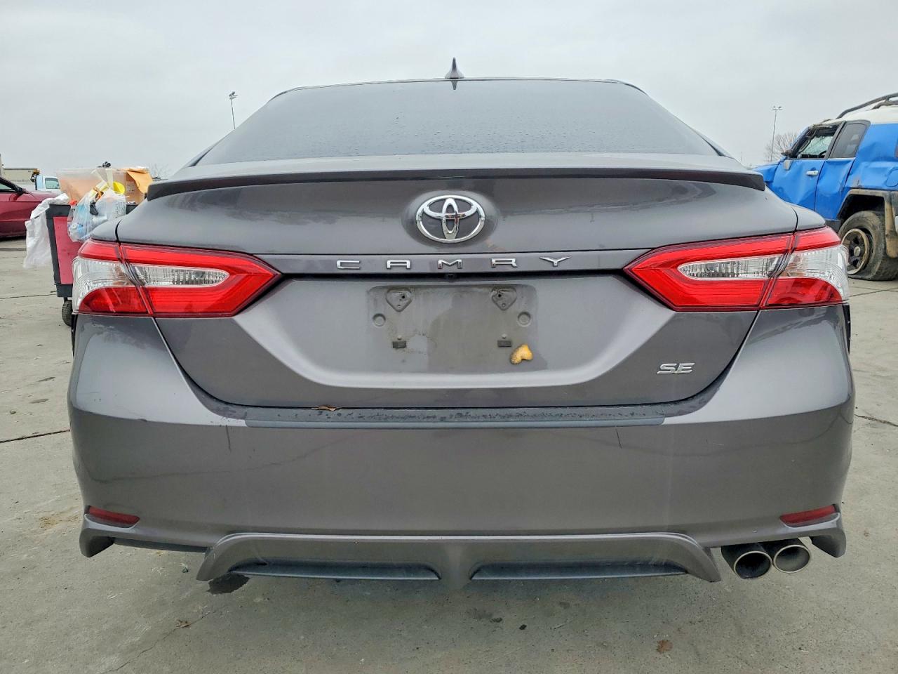 2020 TOYOTA CAMRY SE photo 6