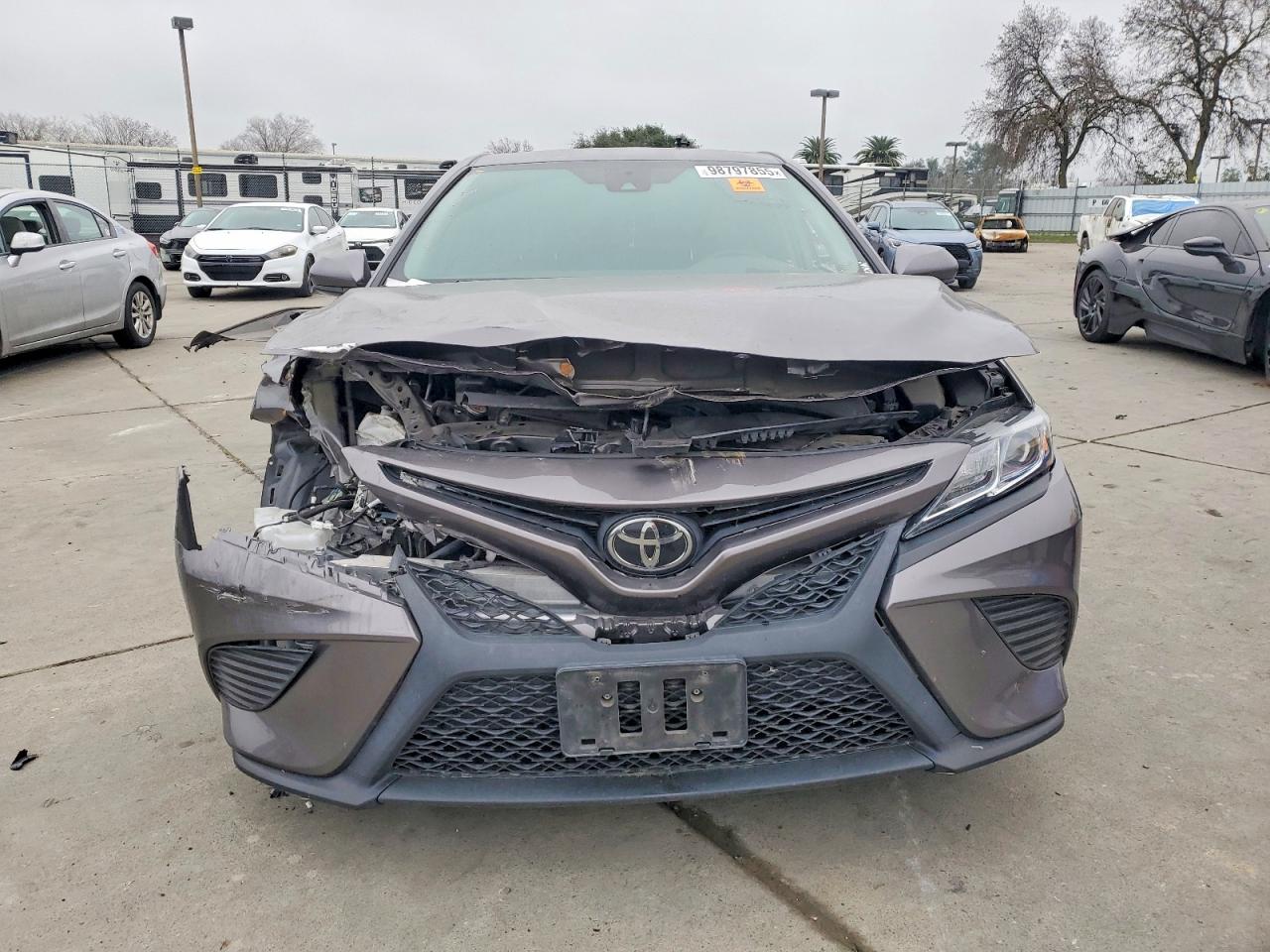 2020 TOYOTA CAMRY SE photo 5