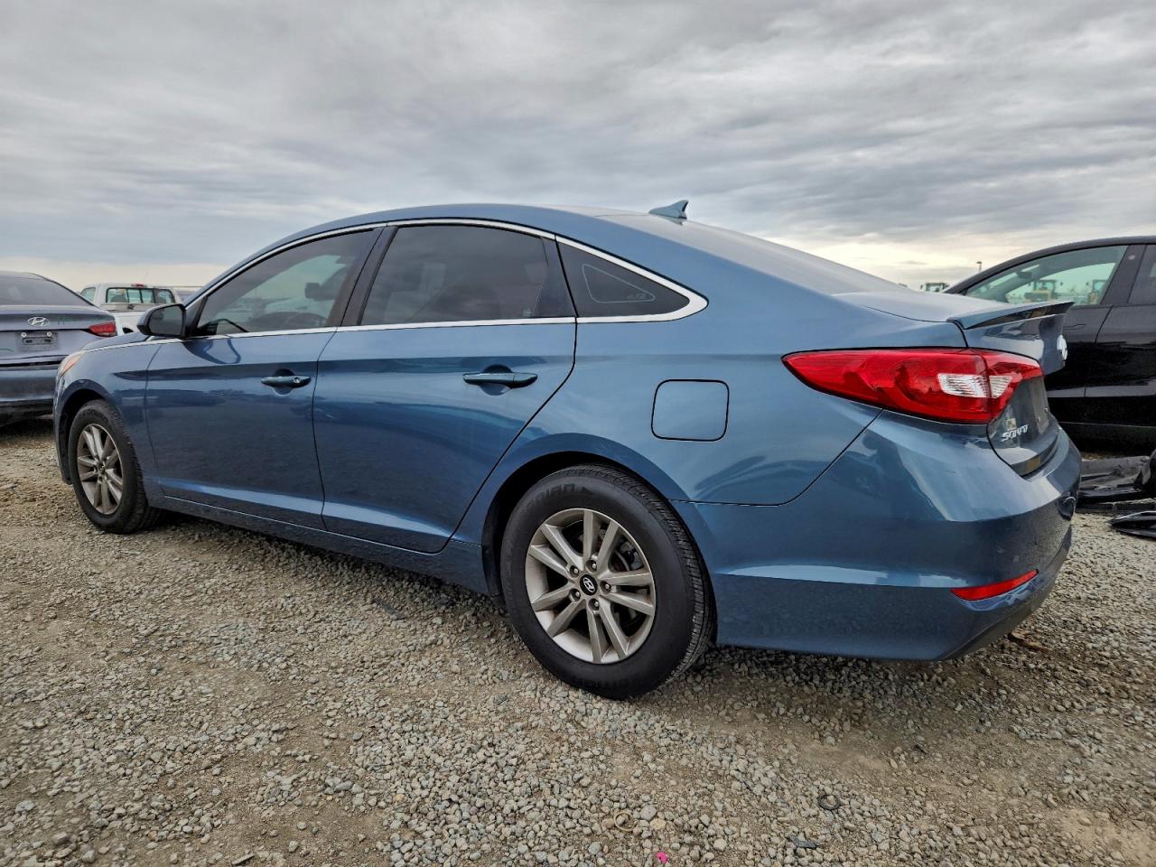 2015 HYUNDAI SONATA SE photo 2