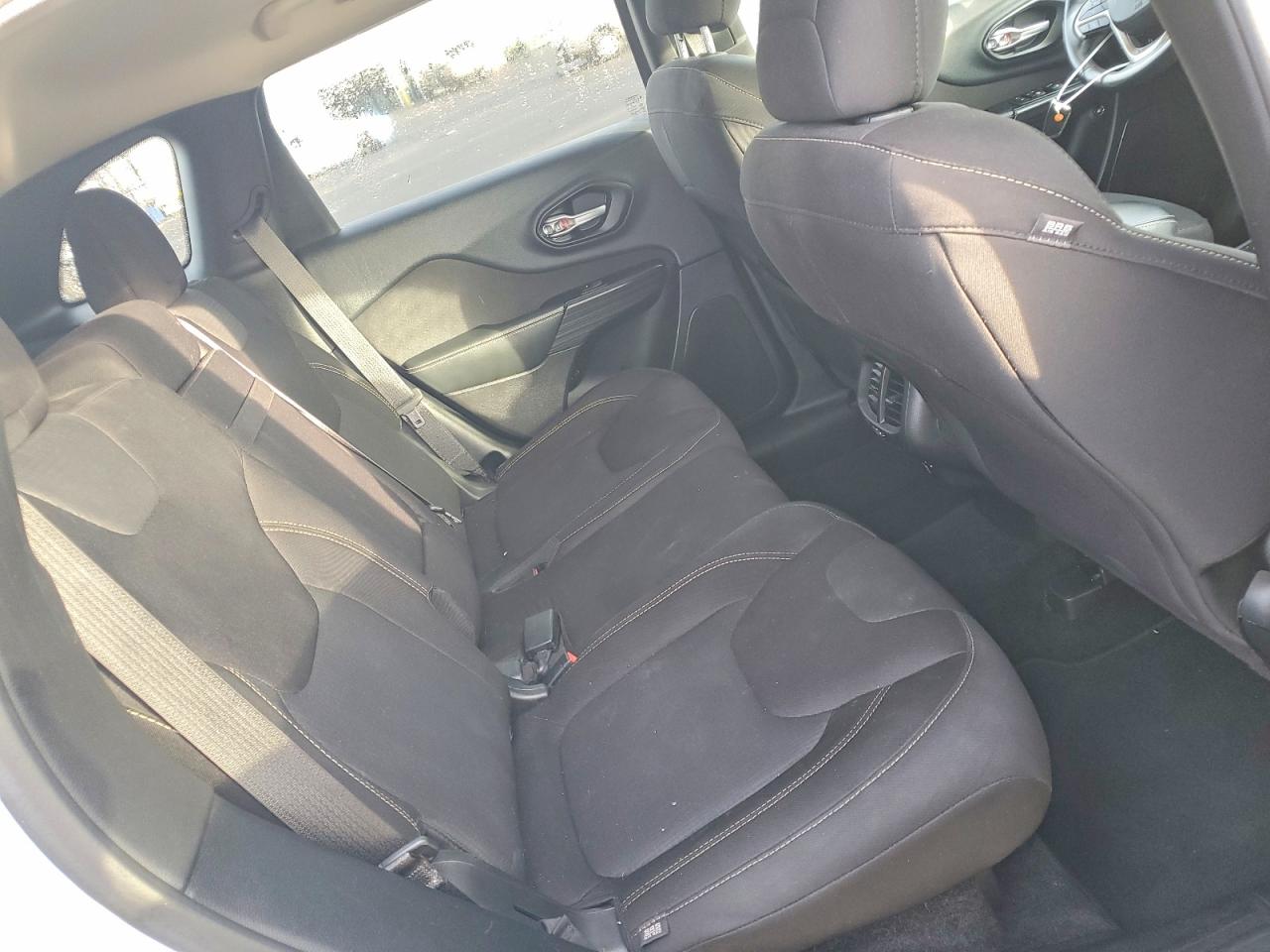 2015 JEEP CHEROKEE LATITUDE photo 31
