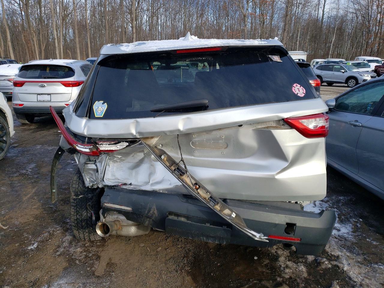 2020 CHEVROLET TRAVERSE LS photo 6