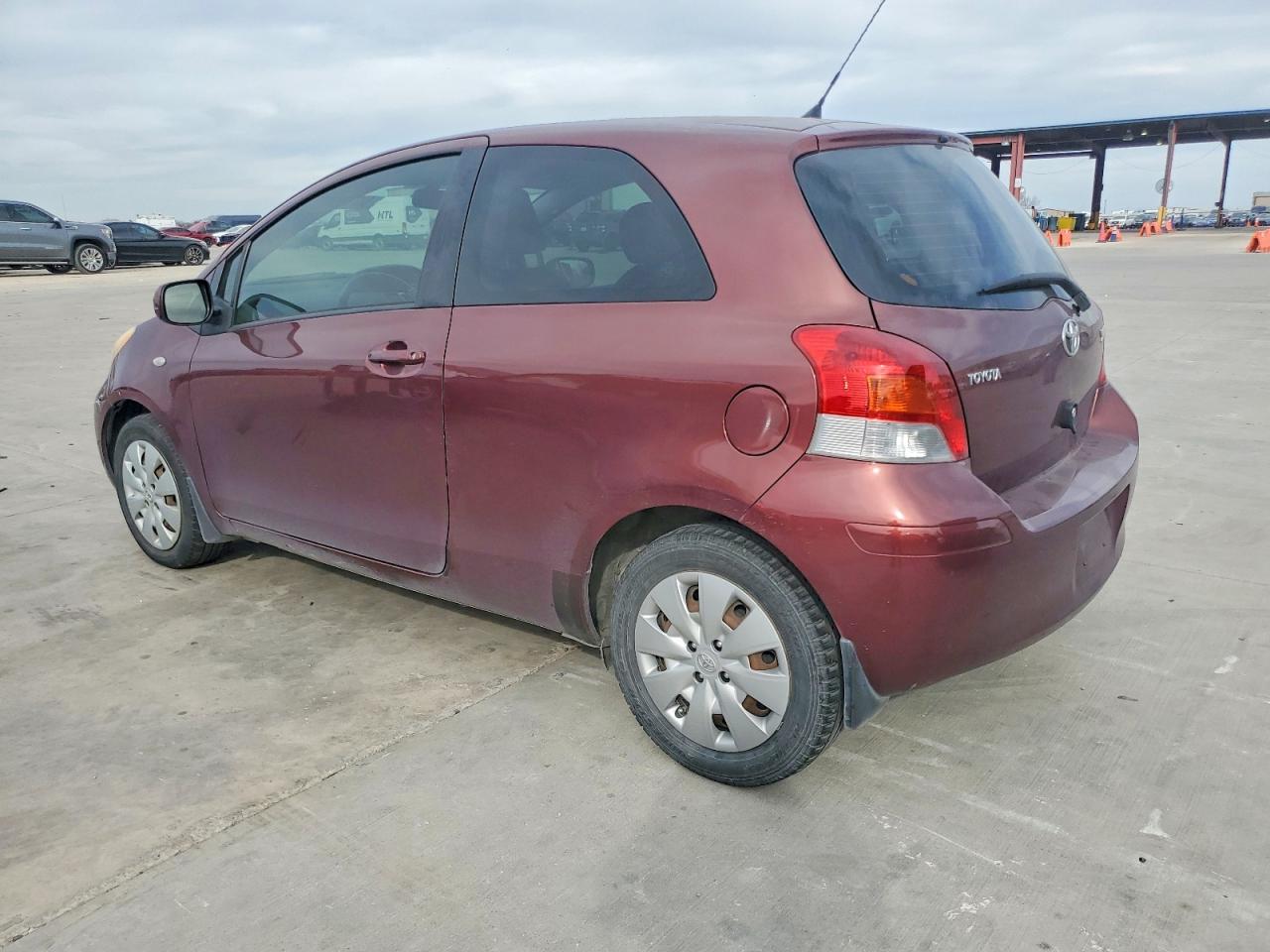 2009 TOYOTA YARIS photo 2
