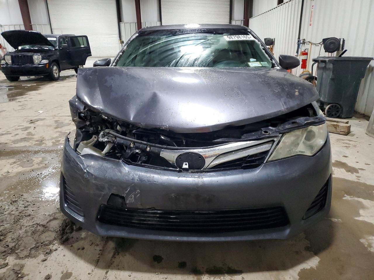 2014 TOYOTA CAMRY LE photo 5