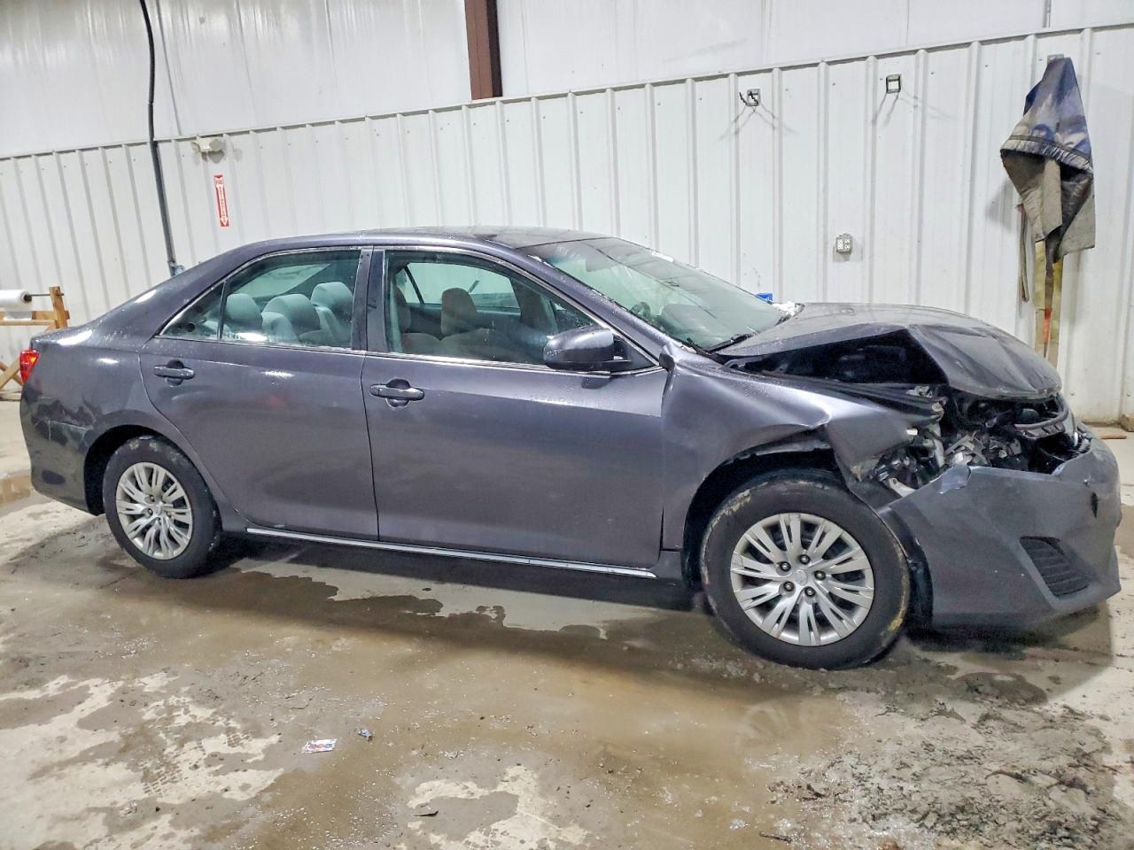 2014 TOYOTA CAMRY LE photo 4