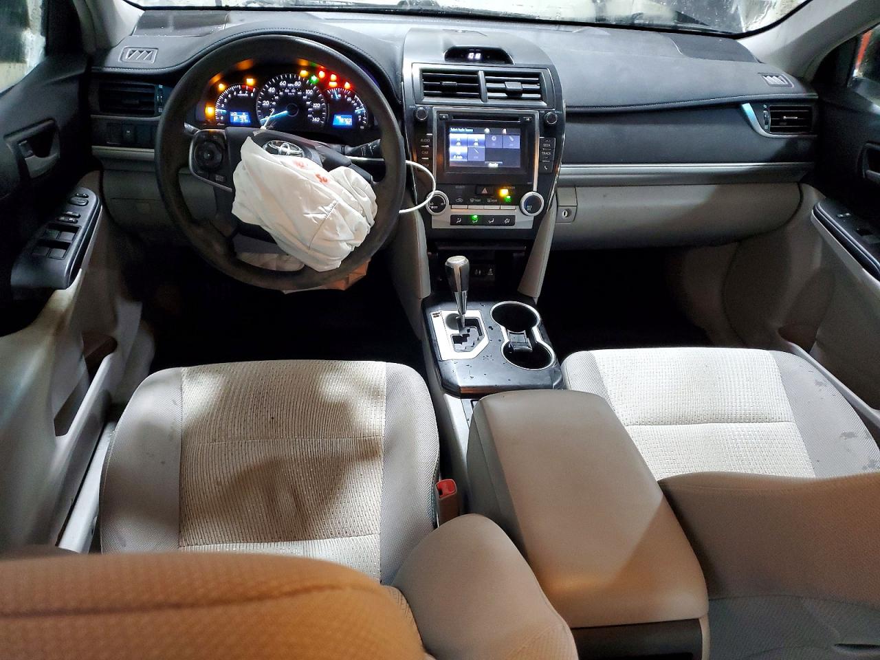 2014 TOYOTA CAMRY LE photo 8