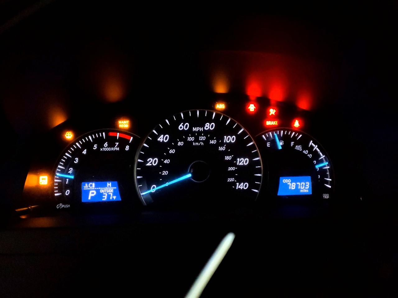 2014 TOYOTA CAMRY LE photo 9