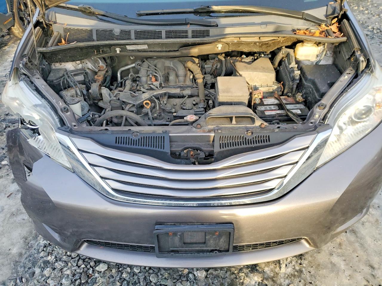 2017 TOYOTA SIENNA XLE photo 12