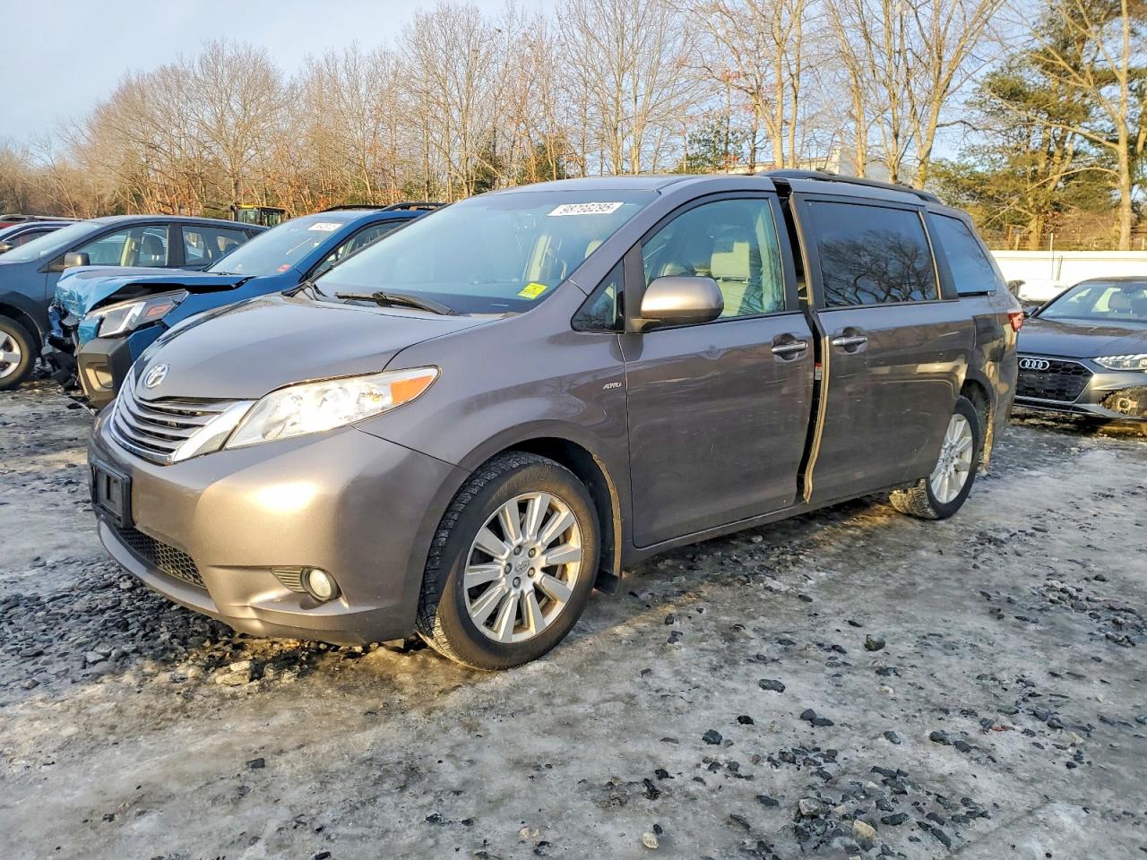 2017 TOYOTA SIENNA