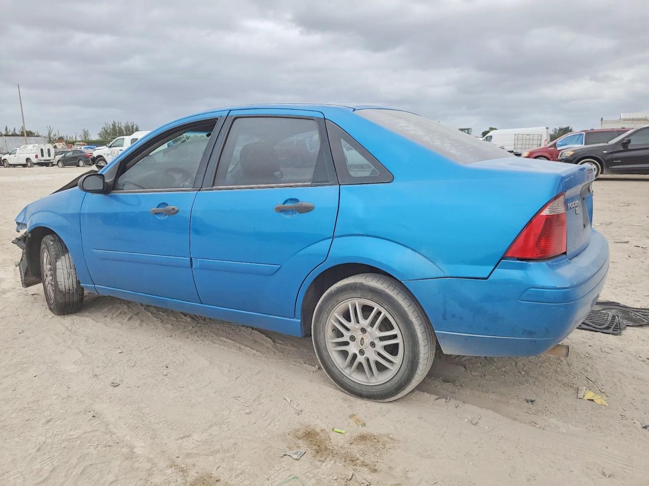 2007 FORD FOCUS ZX4 photo 2