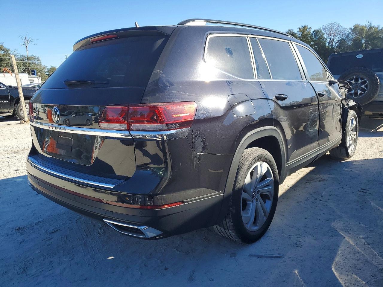 2023 VOLKSWAGEN ATLAS SE photo 3