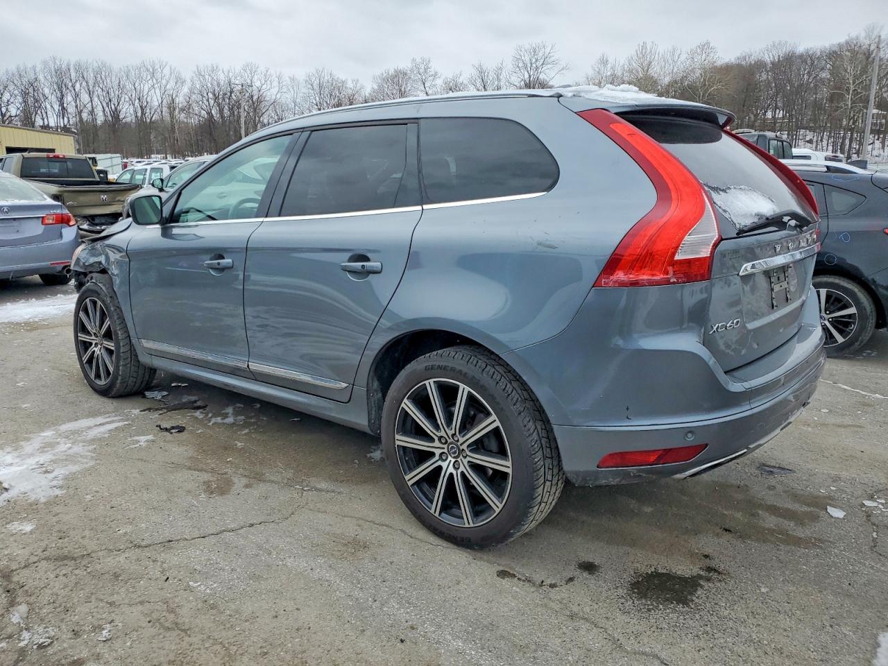2017 VOLVO XC60 T6 INSCRIPTION photo 2