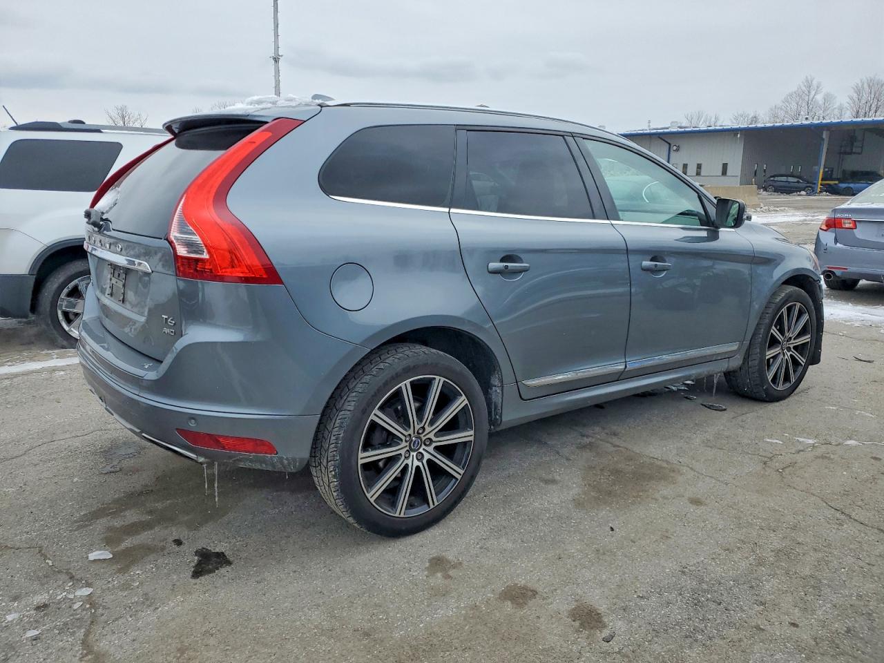 2017 VOLVO XC60 T6 INSCRIPTION photo 3