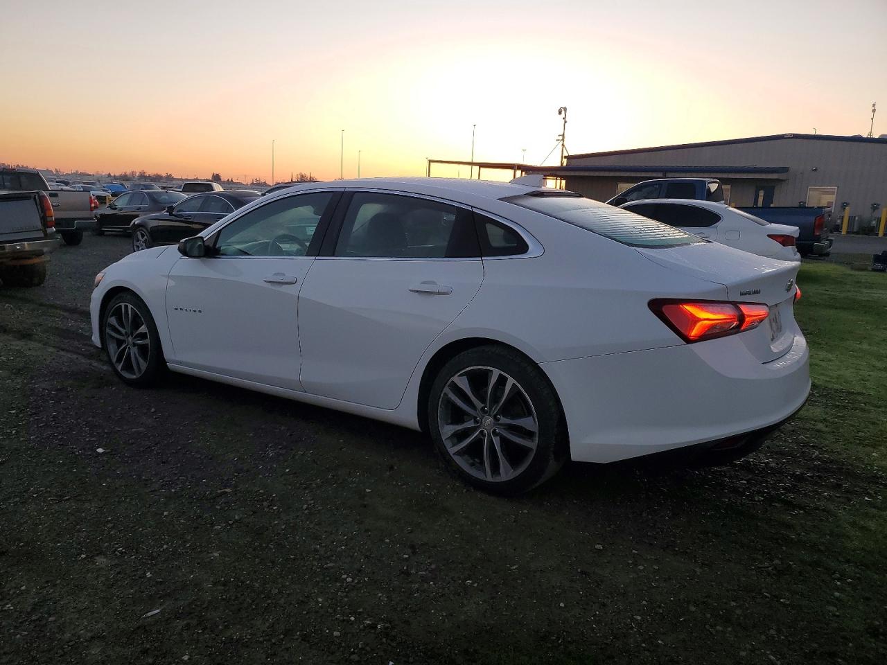 2021 CHEVROLET MALIBU LT photo 2