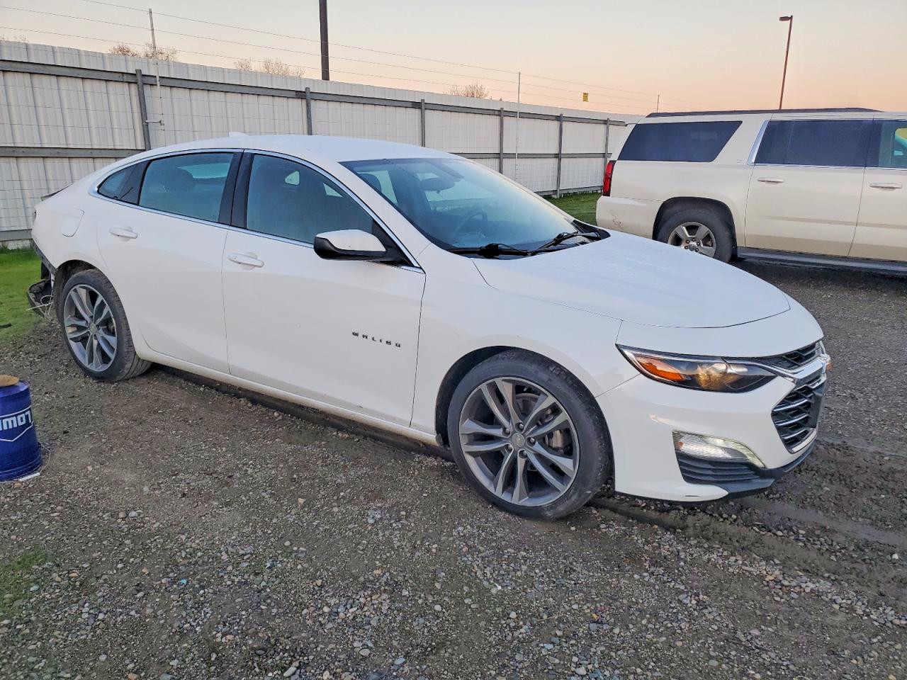 2021 CHEVROLET MALIBU LT photo 4