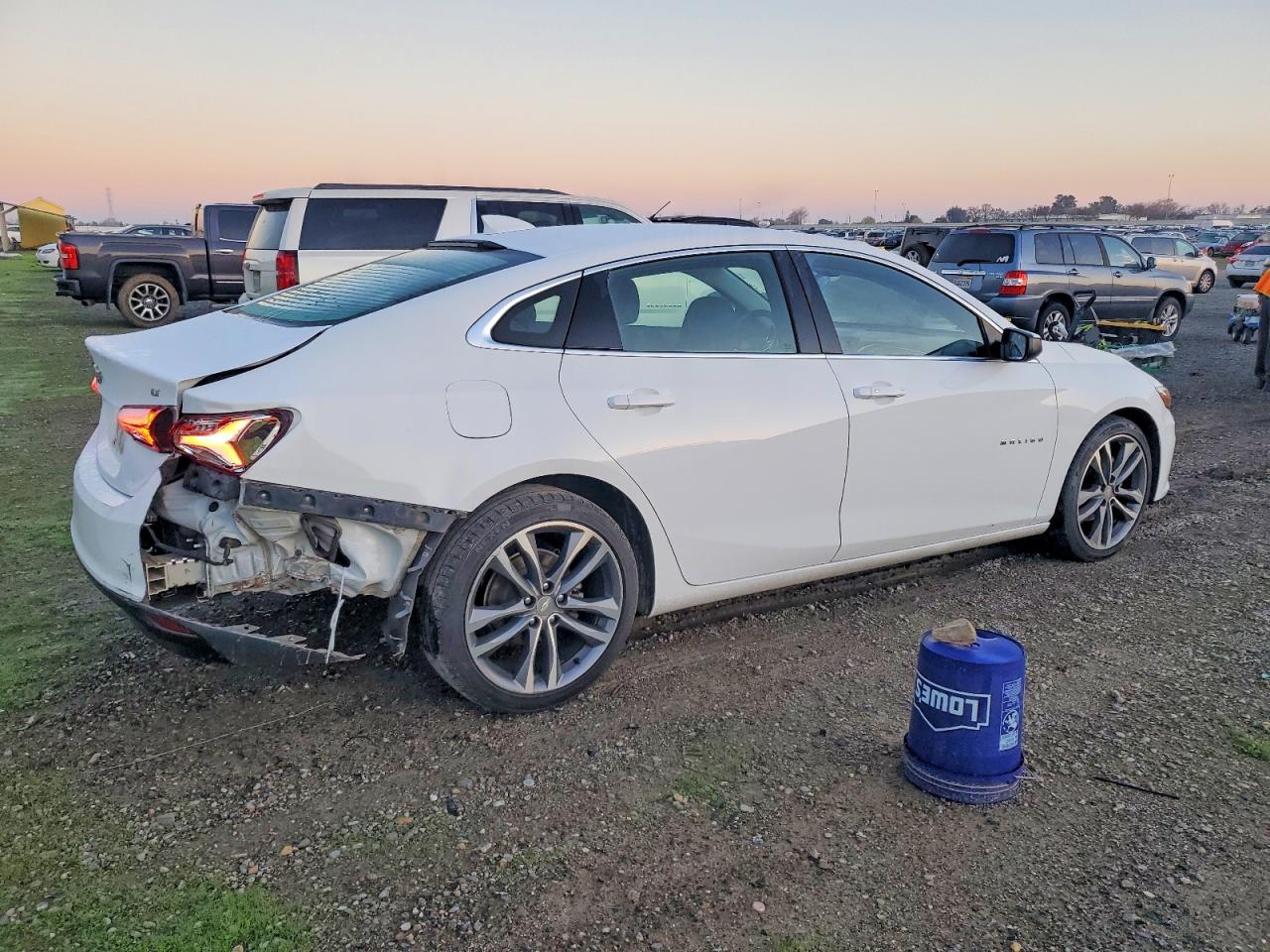 2021 CHEVROLET MALIBU LT photo 3