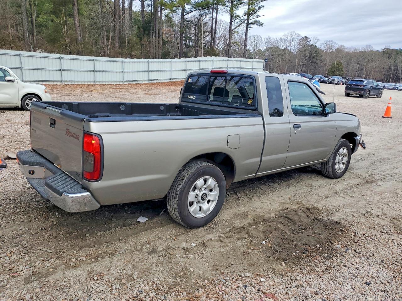 2000 NISSAN FRONTIER KING CAB XE photo 3