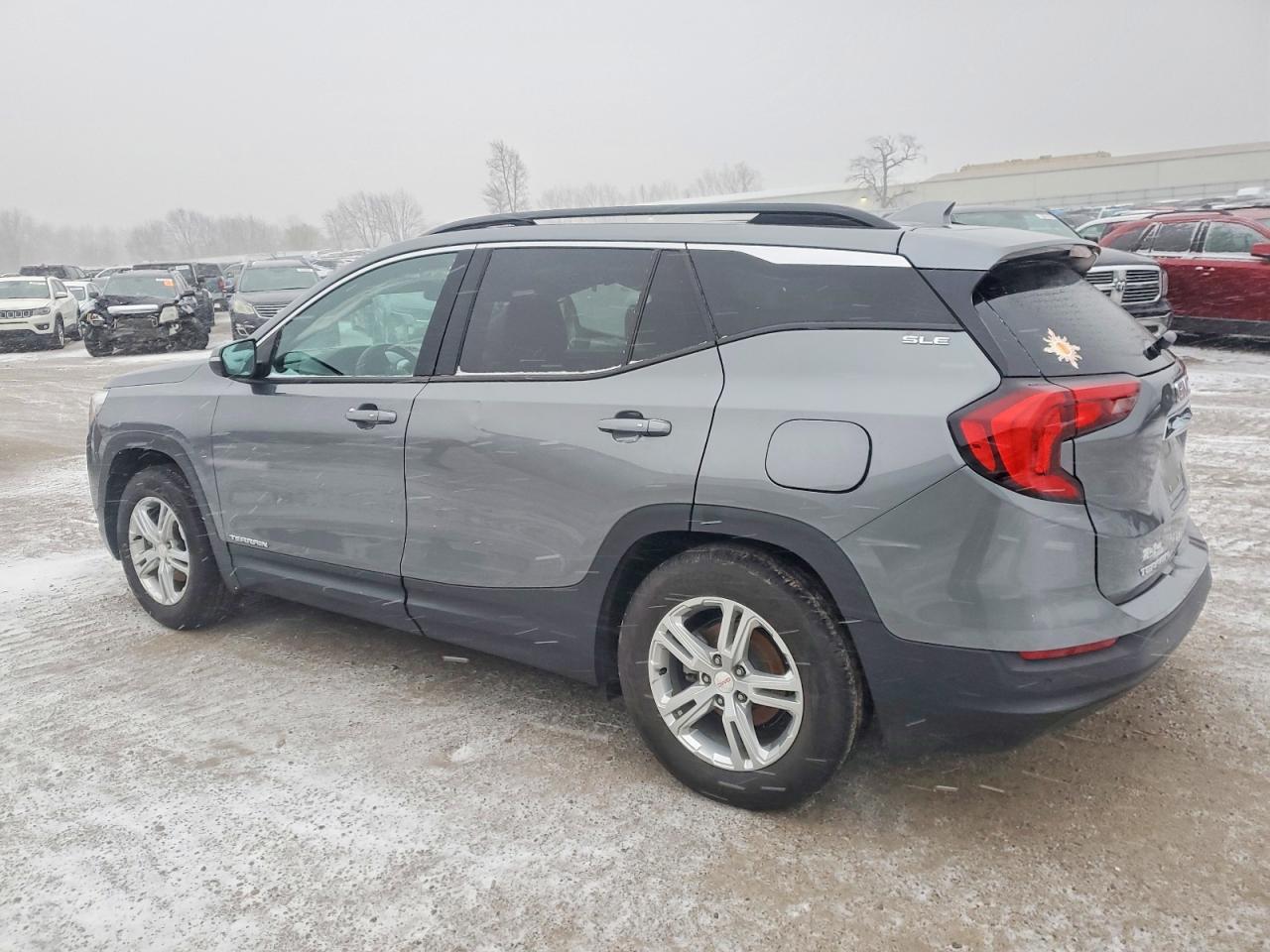 2019 GMC TERRAIN SLE photo 2
