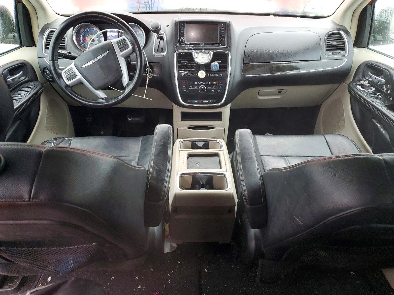 2013 CHRYSLER TOWN & COUNTRY TOURING photo 8